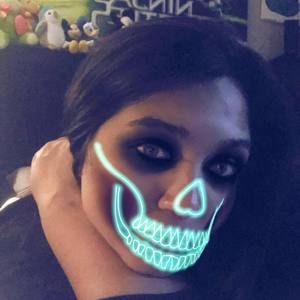 Meet your Posher, Izza